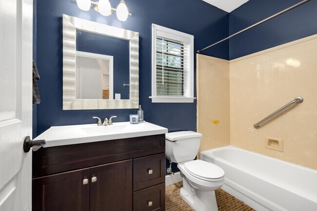 Building Photo - 4905 Springtree Dr