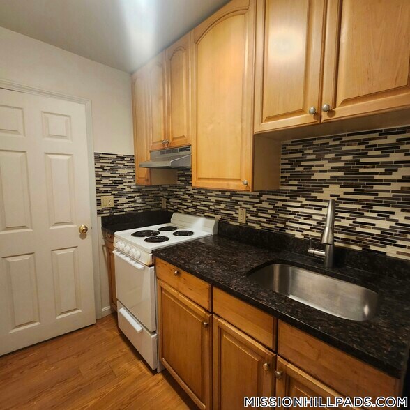 Building Photo - 2 Shepherd Ave