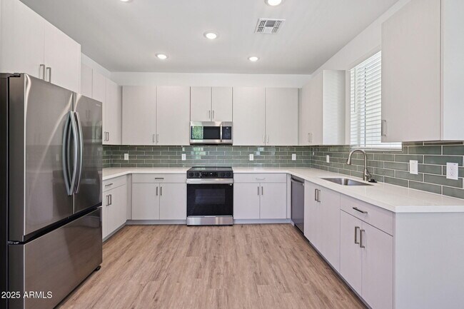 Building Photo - 2124 JENNIFER LYNN Way