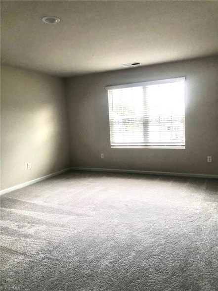 Building Photo - 6022 Wren Dr
