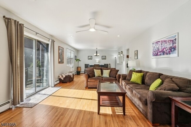 Building Photo - 421 Bloomfield Ave