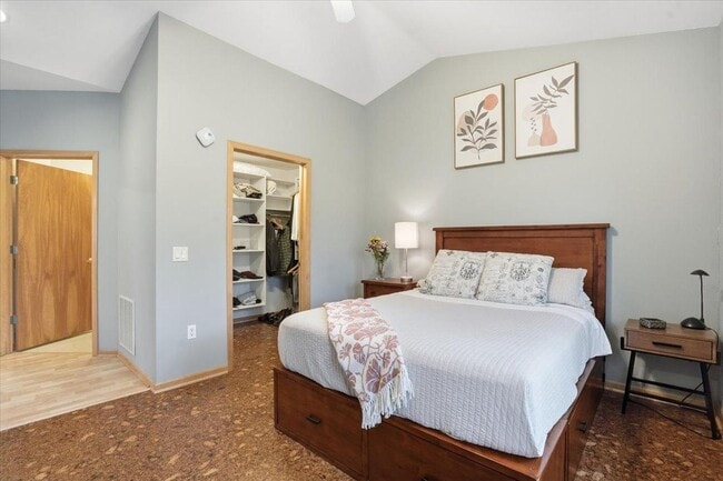 Building Photo - 1140 E Dayton St