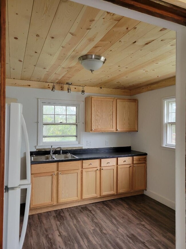 Building Photo - 416 Conro St