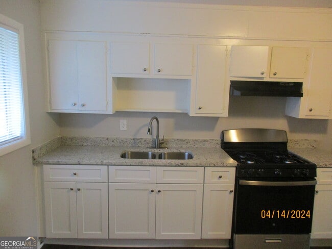 Building Photo - 2907 Palm Dr