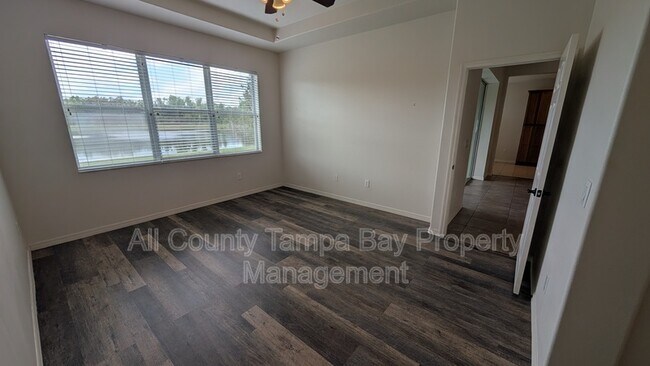 Building Photo - 17449 New Cross Cir