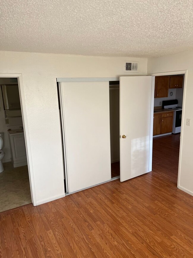 Building Photo - 1 Bedroom 1 Bath In Central Las Vegas