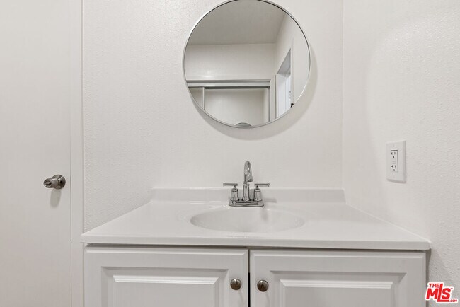 Building Photo - 836 Ashland Ave