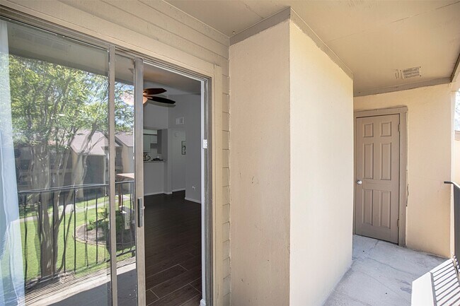 Building Photo - 3300 Pebblebrook Dr