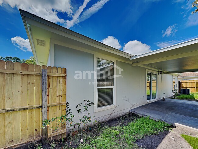 Building Photo - 10979 Mindanao Dr S