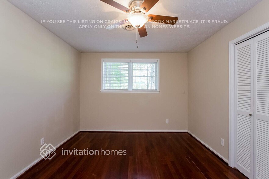 Building Photo - 215 Simpson Dr NE