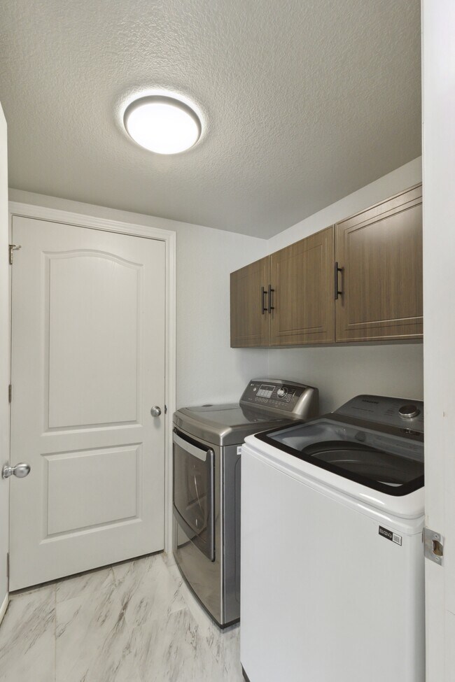 Building Photo - 5552 W 29th St