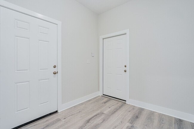 Building Photo - Stunning Remodeled 3-Bedroom Home in Prime Ormond Location