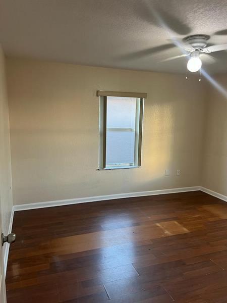 Building Photo - 319 NE 35th Ct
