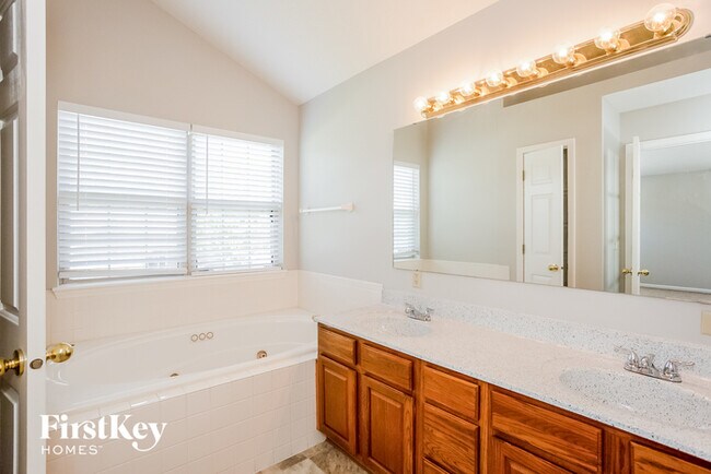 Building Photo - 10011 Fountain Springs Ct