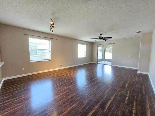 Building Photo - Spacious Phillips Landing Home w/ Walk-In ...