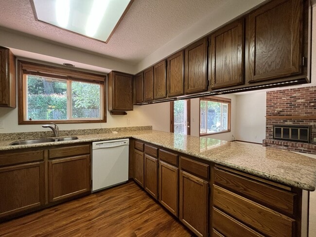 Building Photo - Charming Single-Level Home with Multiple Living Areas and Spacious Backyard Retreat