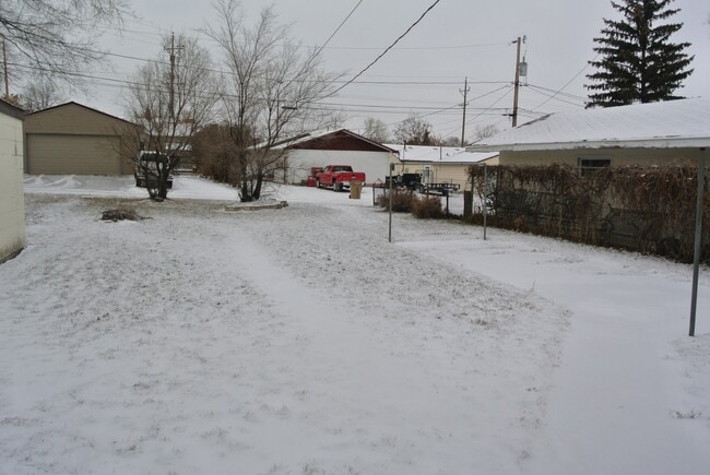 Building Photo - 616 14th St SE