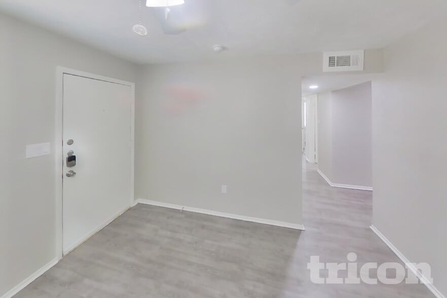Building Photo - 3221 Edgebrook Dr