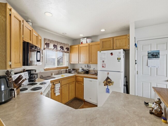 Building Photo - ? Easy Living in Loveland | Fireplace + Prime Hwy 287 Location