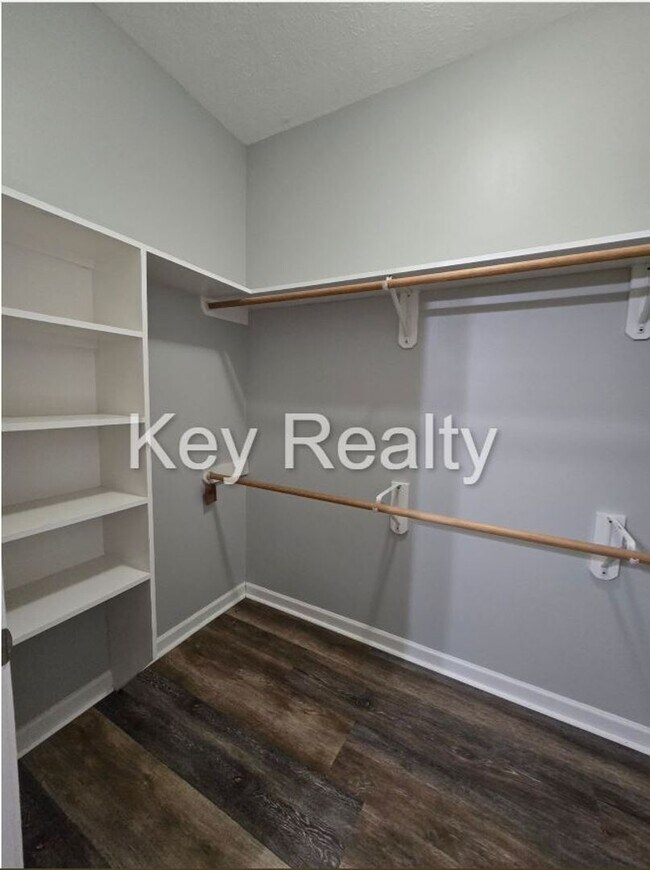 Building Photo - ****6140 Rachelle - Townhome, off Twin Bri...