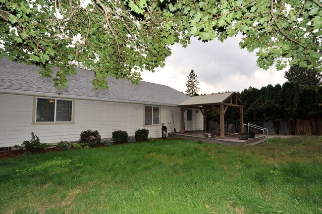 Building Photo - Best Hill Meadows Community- 3 bed 2 bath ...