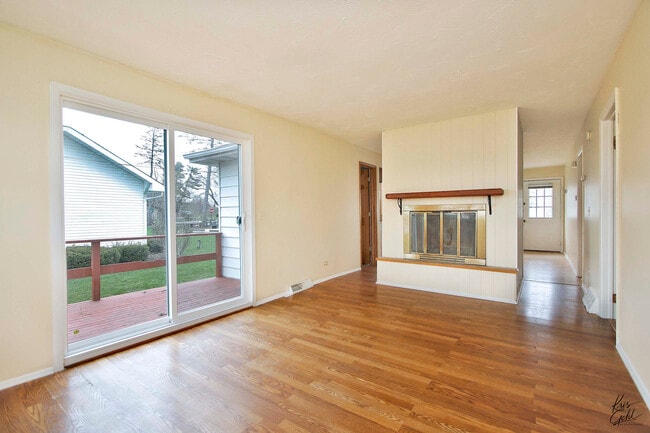 Building Photo - 39271 N Lake Ave