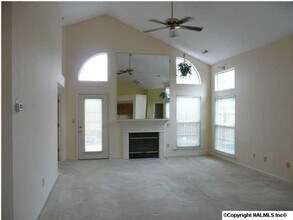 Building Photo - Cozy Charm Meets Resort-Style Living in Madison!