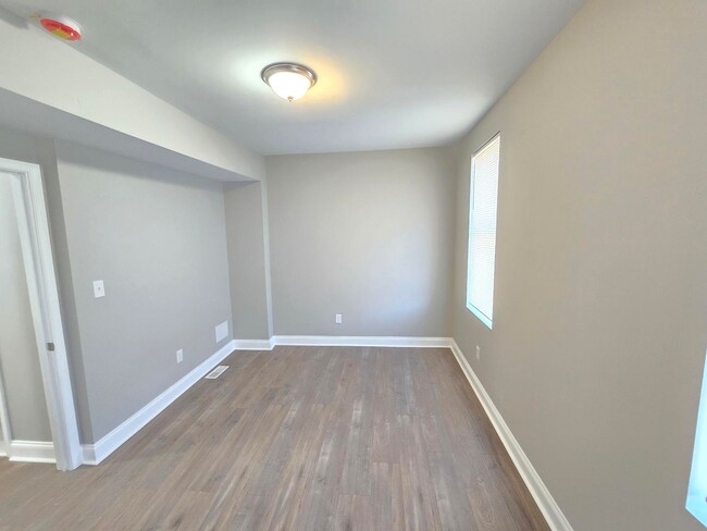 Building Photo - Beautiful 3 Bedroom 1 Bathroom East Baltimore Town Home