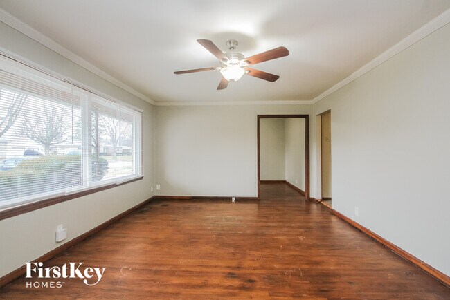 Building Photo - 311 N Boehning St