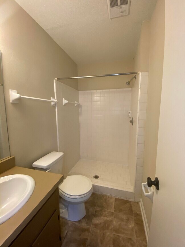 Building Photo - 3701 Donovan Dr