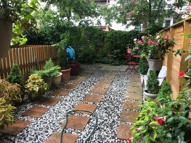 Building Photo - 815 Willow Ave