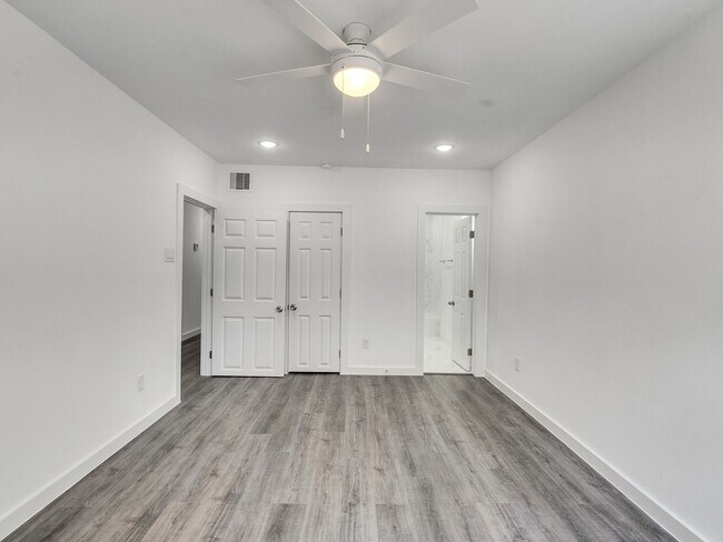 Building Photo - ? Spacious & Stylish 3-Bed Home – Garage Included! ?