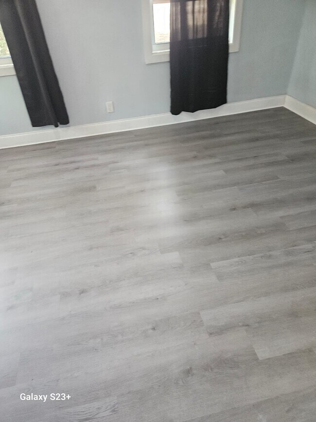 Building Photo - 1121 Avondale Ave