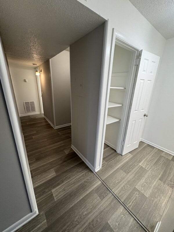 Building Photo - 1005 Hickory Hill Ln