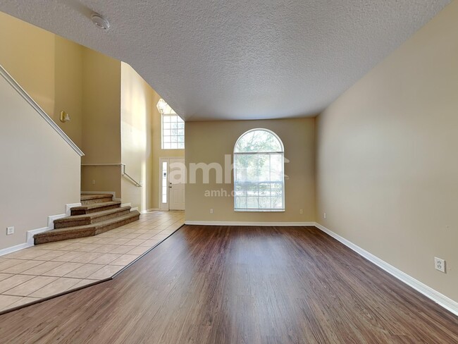 Building Photo - 2065 Home Again Rd