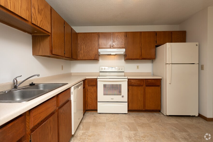 2BR, 1BA - 847SF - Surrey Gardens Apartments
