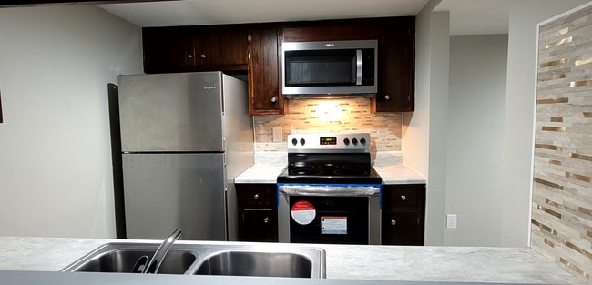 Building Photo - Beutiful 2 bedroom 1 bath apartment