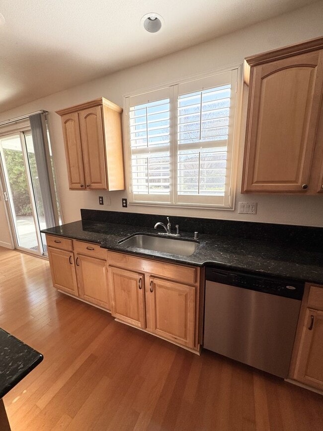 Building Photo - 4 Bedroom / 3 Bathroom Home in Elk Grove – Bedroom & Full Bath Downstairs SEE VIDEO