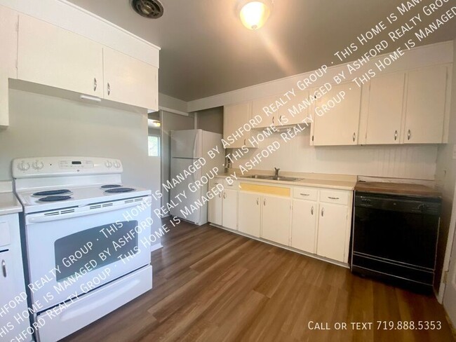 Building Photo - 2215 Bonfoy Ave