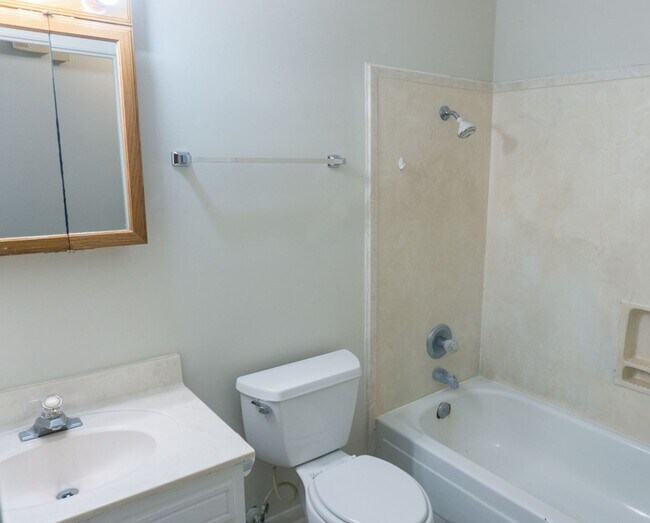 Building Photo - 1225 Parktown Dr