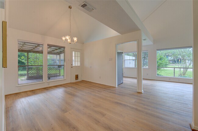 Building Photo - 902 Mesa Terrace Dr