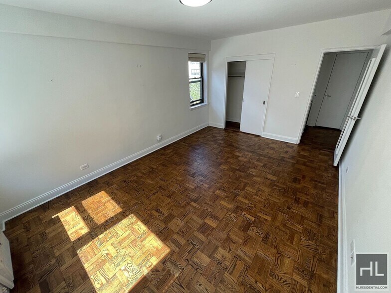 Building Photo - GORGEOUS 4 BED IN BEEKMAN PLACE!