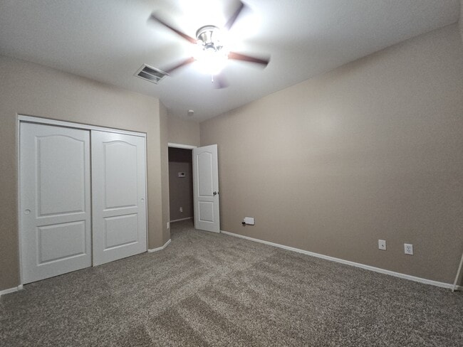 Building Photo - 906 E Pasture Canyon Dr