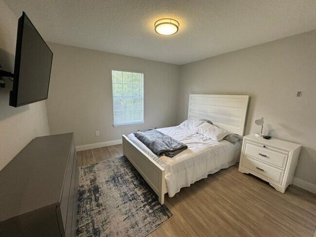 Building Photo - 1 Bedroom 1 Bath Renovated Garage Apartment in the Main Village of Celebration