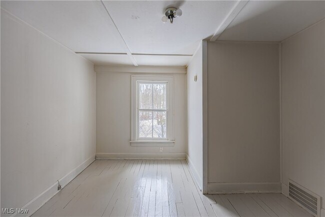 Building Photo - 15555 Munn Rd