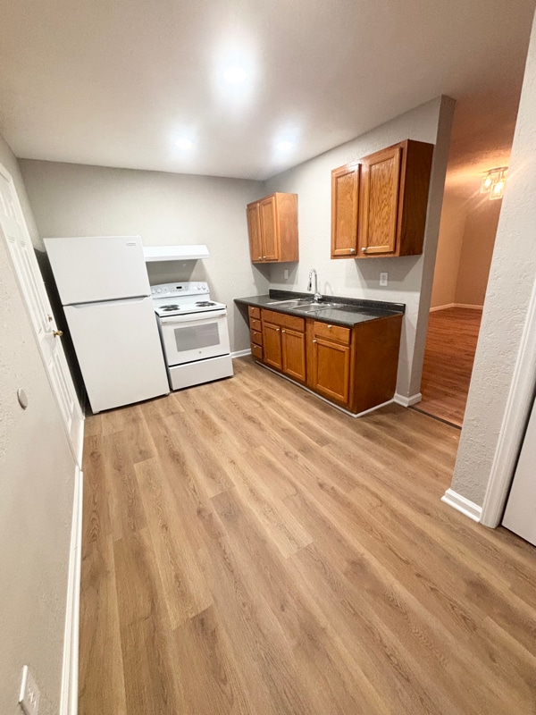 Building Photo - 626 Middle St