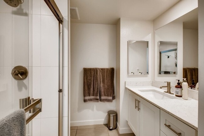 Building Photo - Beautiful Modern Home for Rent in San Diego – Prime Location!