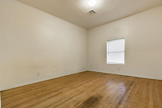 Building Photo - 1704 NW 33rd St