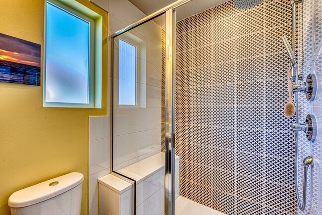 Building Photo - Fremont Townhome