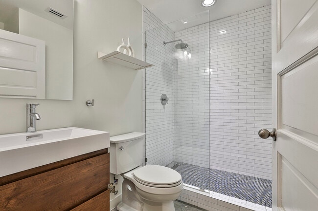 Building Photo - 675 Greenwood Ave NE